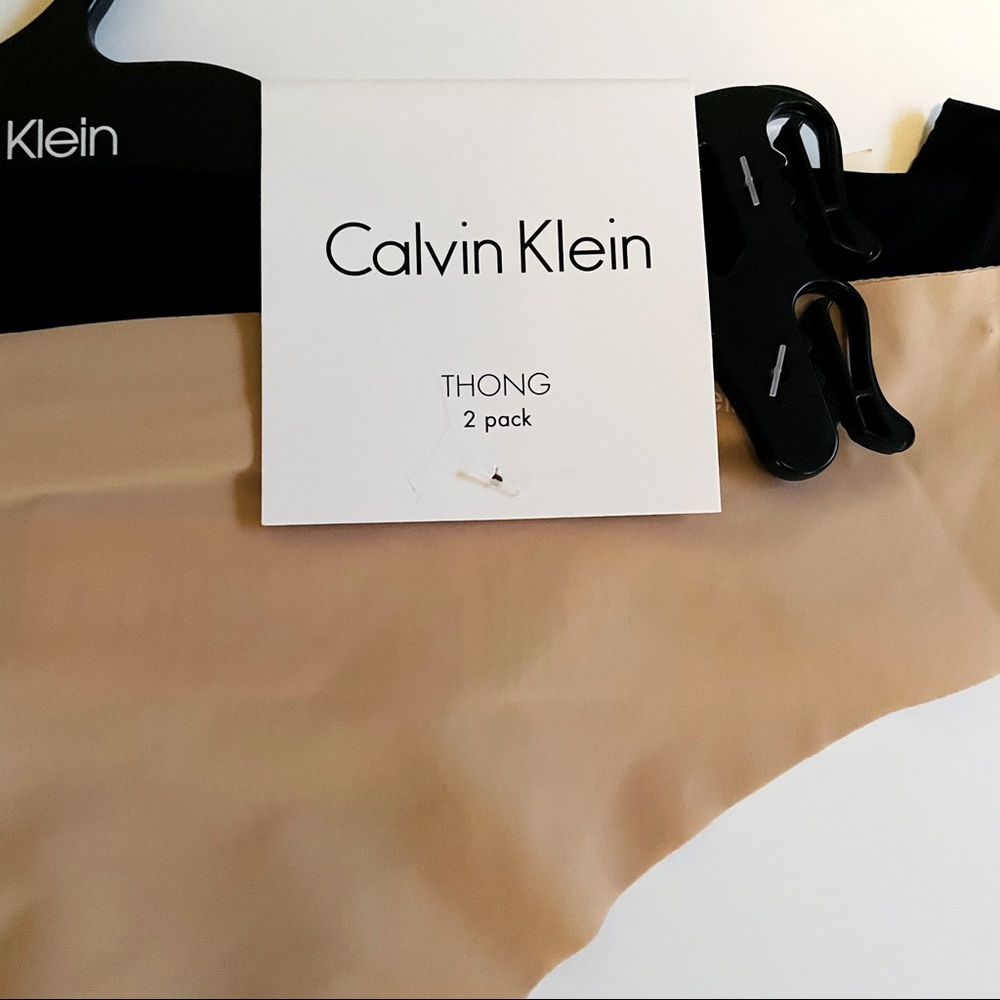 Calvin Klein - Picture 2 of 5